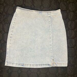 Classic Denim Mini Skirt in Light Blue Size 0